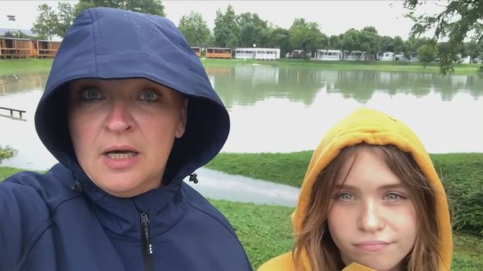 Via 4040 meldde Gabrielle dat hun volledige camping in het zuidoosten van Slovenië vrijdagavond omstreeks 23.00 uur werd geëvacueerd omdat een nabijgelegen rivier al 4 meter hoger stond dan normaal.