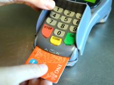 ‘Postbezorger’ blijkt babbeltruc-oplichter: bejaarden beroofd van pas en geld van hun rekening