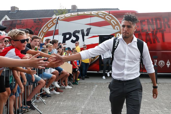 Maximiliano Romero keert terug bij PSV en wil komend seizoen zijn kansen afdwingen.