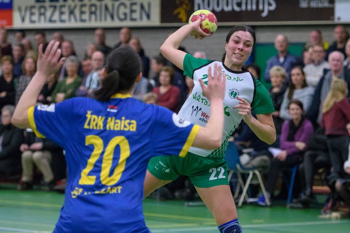 In de vorige ronde rekende Quintus af met ZRK Naisa Nis uit Servië. Op de foto haalt Lois Strik uit.