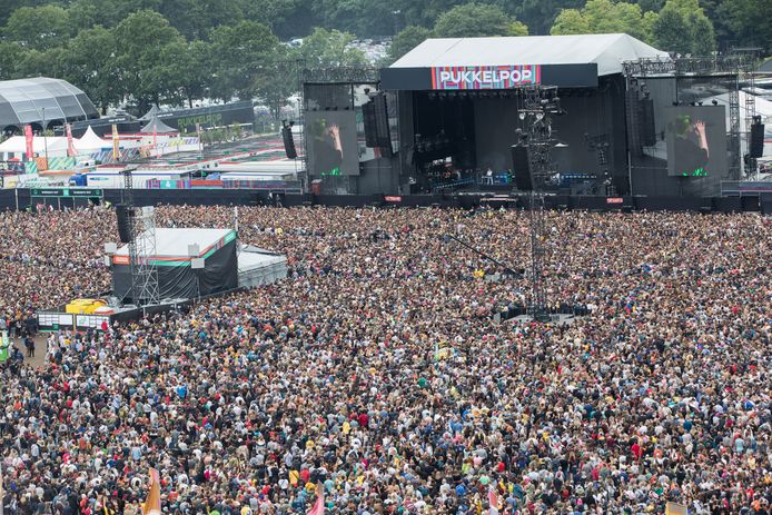 Publiek bij Billie Eilish op Pukkelpop 2019.