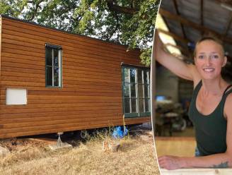 Binnenkijken: Gerdine bouwde zelf een tiny house voor 25.000 euro