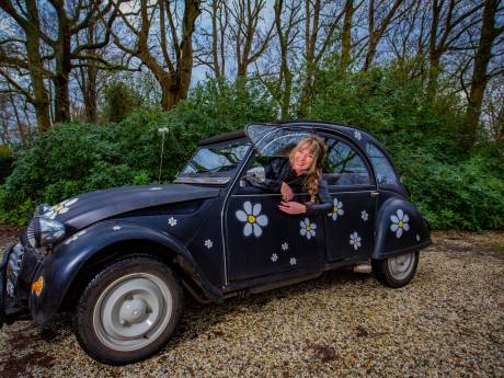 De Eend van Leonne ziet er schattig uit, maar schijn bedriegt: ‘Ze kampeert net zo lief wild in een weiland’