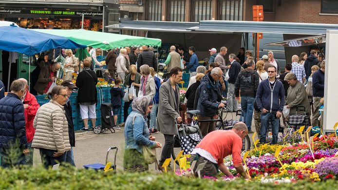 De zaterdagmarkt wijkt tijdelijk uit naar een andere locatie.