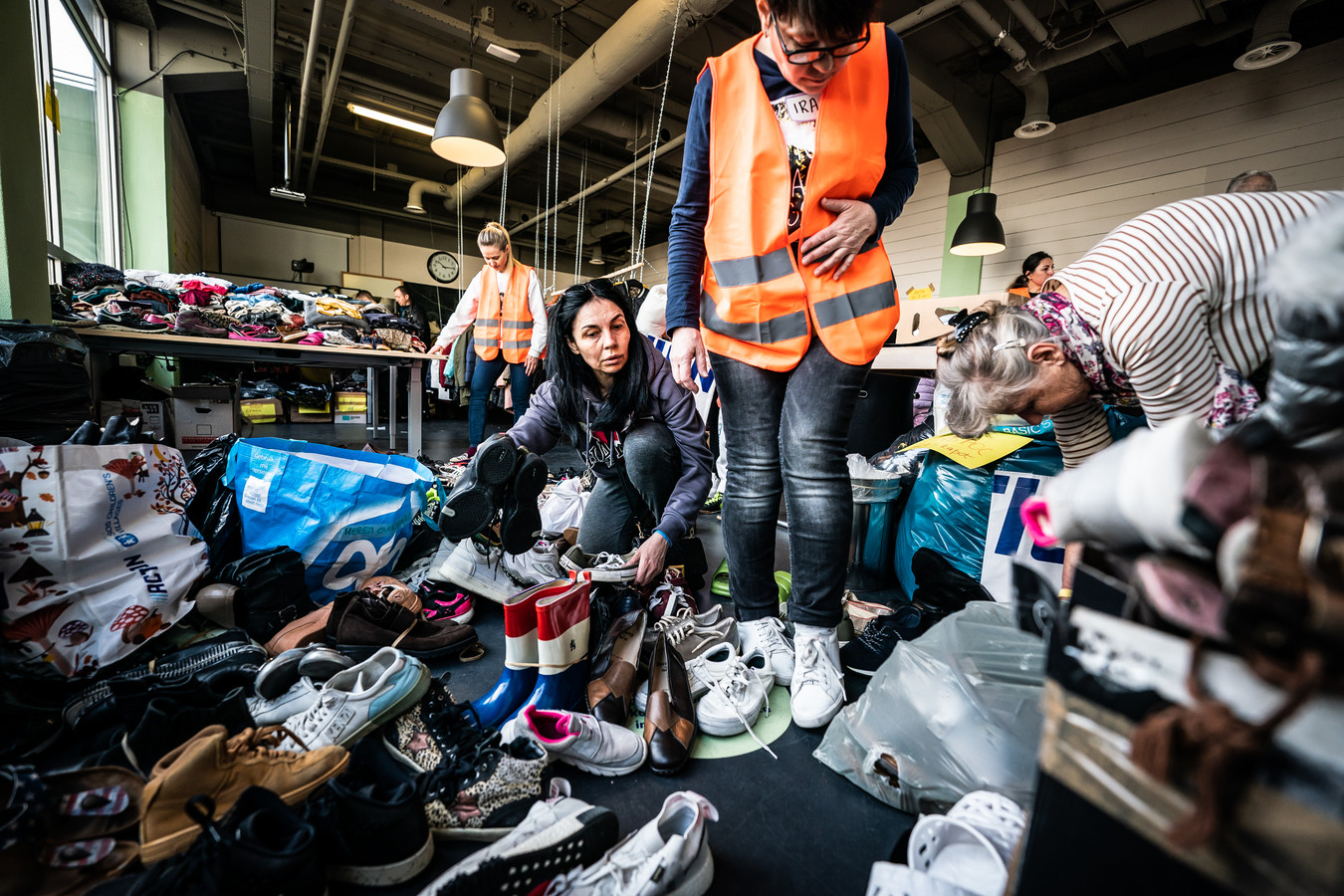 Groot is de dankbaarheid van moeders en kinderen bij kledingpost