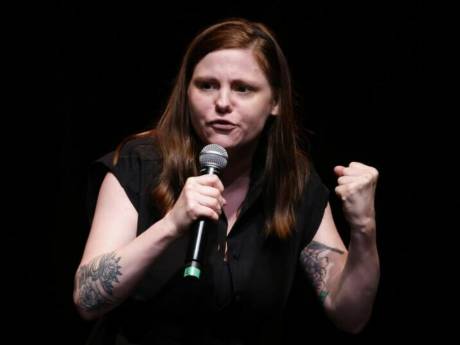 L’humoriste belge Florence Mendez virée de M6 après une altercation avec Gérald Darmanin: “Je l’ai traité de violeur”