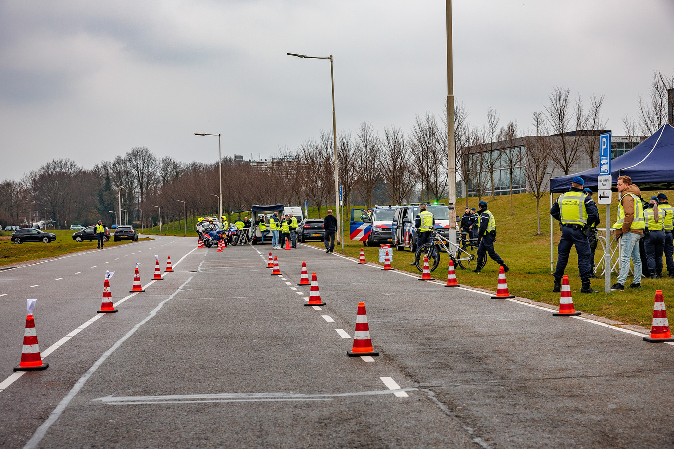 grote-controle-op-rotterdam-airport-levert-44-000-euro-aan-boetes-7