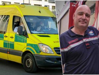 Ambulancier moet vuistslag incasseren, collega bespuugd: “Als straffen niet strenger worden, dan zal agressie tegen hulpverleners alleen maar toenemen”