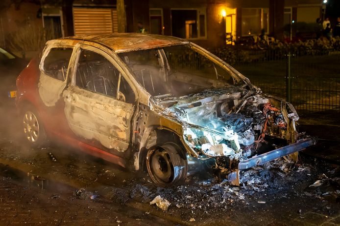 Opnieuw is een auto compleet uitgebrand in de gemeente Oss.