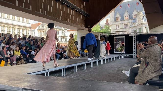Modeshow onder stadshal: “Gent heeft een textielverleden, maar ook een textieltoekomst”