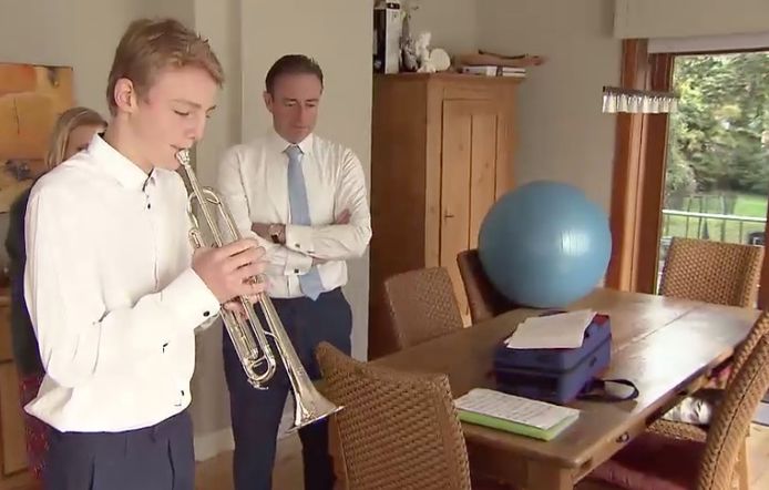 De zoon van Bart De Wever speelt trompet.