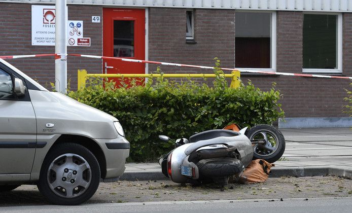 De ex-verloofde van Dennis N. werd op de Binnenhavenweg in Hengelo van haar snorfiets getrokken.