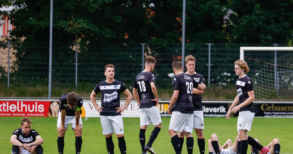 Na een achtbaanrit van meer dan 120 minuten blijft Neede vijfdeklasser en viert Erix feest