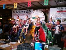 Stiphout trapt zich weer in het zweet en helpt zo de voetbalclub met verduurzamen