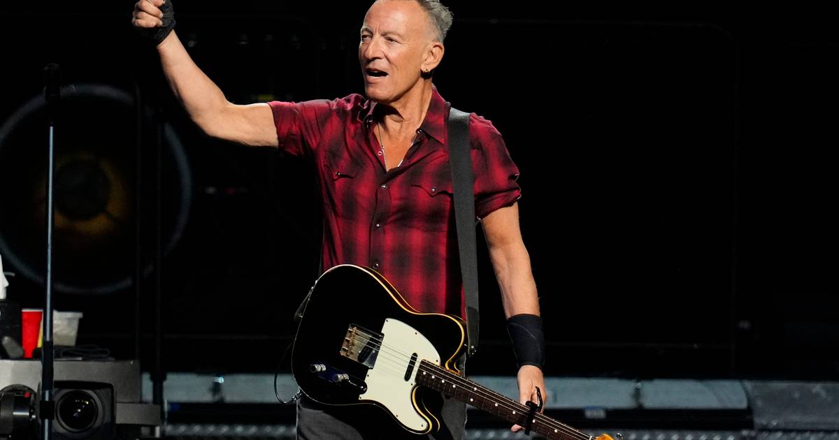 KIJK. Bruce Springsteen tekent afwezigheidsattest van student tijdens ...