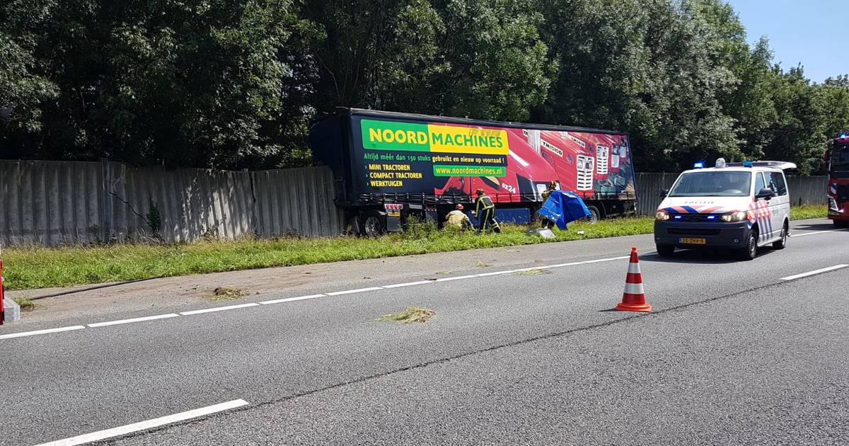 Vrachtwagenchauffeur overleden na ongeluk op A35 bij Hengelo.