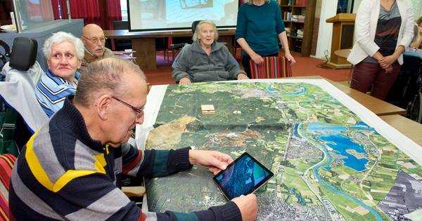Tafelkleed vertelt geschiedenis van Rheden - De Gelderlander