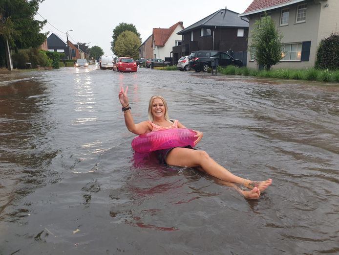 Esther Van De Moer vond de regen wel leuk.