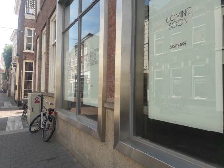 Sissy-Boy in pand Verwersstraat waar warenhuis Robbies was gevestigd
