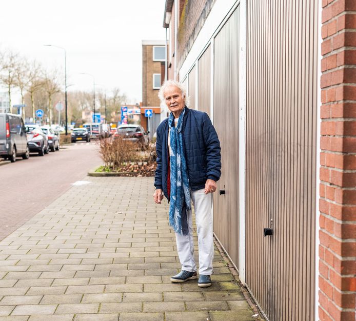 Claus Franz (82) heeft op zee de hele wereld gezien. Nu blijft hij liever dicht bij huis. Boodschappen doen, het liefst in de stad, dat doet hij graag.
