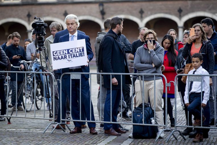 Geert Wilders (PVV) demonstreert tijdens de ontmoeting van premier Rutte met de Italiaanse premier Conte afgelopen 11 juli.  Beeld EPA