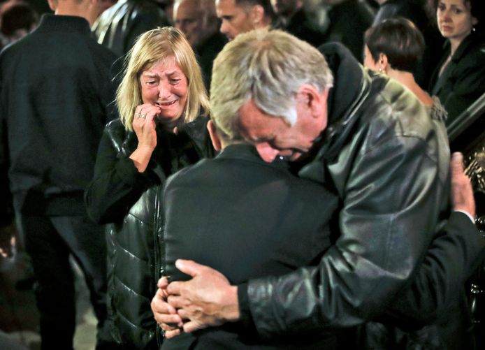 De moeder van de journaliste barstte in tranen uit op de begrafenisplechtigheid van haar dochter.