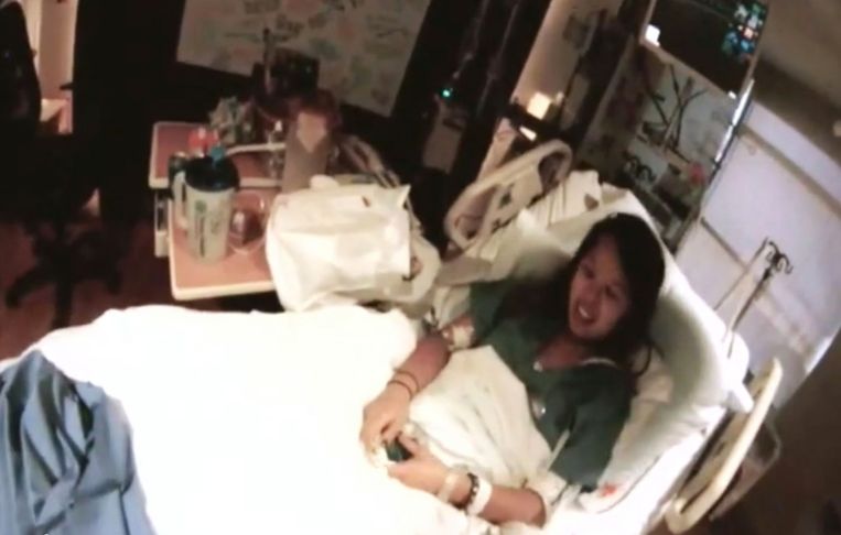 Still uit een video waarop Nina Pham te zien is tijdens haar behandeling voor ebola. Beeld AP