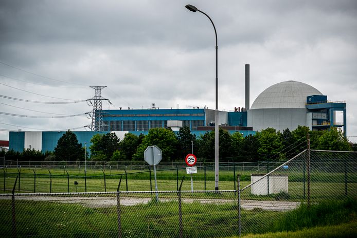 De kerncentrale in het Zeeuwse Borssele die sinds 1973 in gebruik is. In het nieuwe regeerakkoord is opgenomen dat de overheid er twee kerncentrales bij wil bouwen.