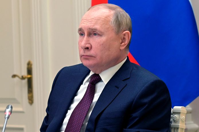 Vladimir Poetin heeft zondag zijn militaire leiding opgeroepen om nucleaire ‘afschrikkingsmiddelen’ op scherp te zetten.