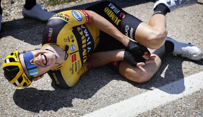 Gijs Leemreize na zijn valpartij in de eerste etappe van de Ronde van Burgos.