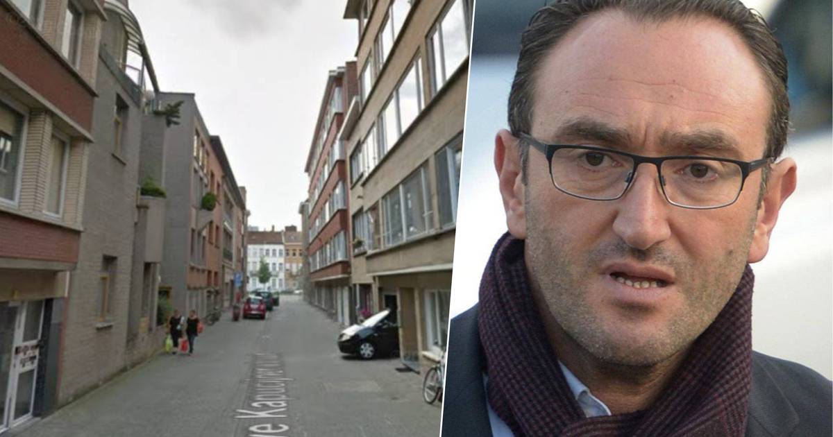 "Na moordpoging nam hij nog selfie met slachtoffer": man (39) krijgt zware straf nadat hij neef 15 keer steekt tijdens 'orgie van geweld'