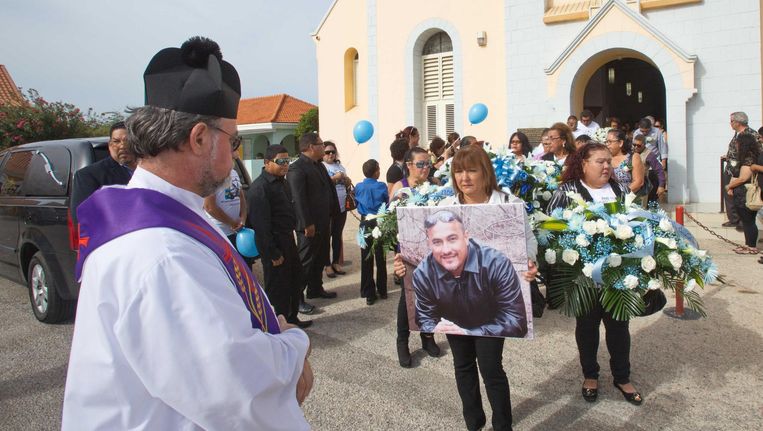De begrafenis van Mitch Henriquez in Oranjestad, Aruba, juli 2015. Beeld Prince Victor / ANP