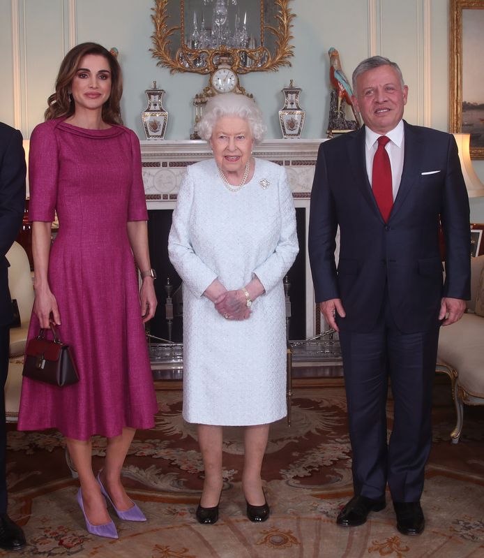 Tijdens het staatsbezoek van de Jordaanse koning Abdullah en koningin Rania in 2019 verscheen Elizabeth ook met ‘gekneusde’ handen, wat voor ongerustheid zorgde.