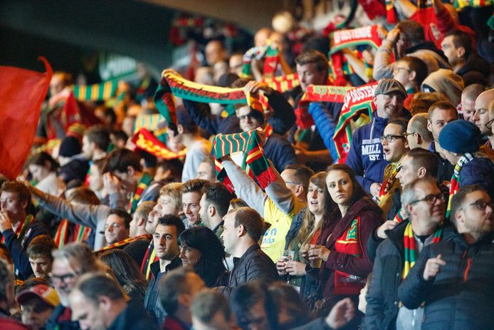 KV Oostende ziet ruim 2.000 fans abonnement verlengen, vrije verkoop  intussen gestart | Voetbal Jupiler Pro League | hln.be
