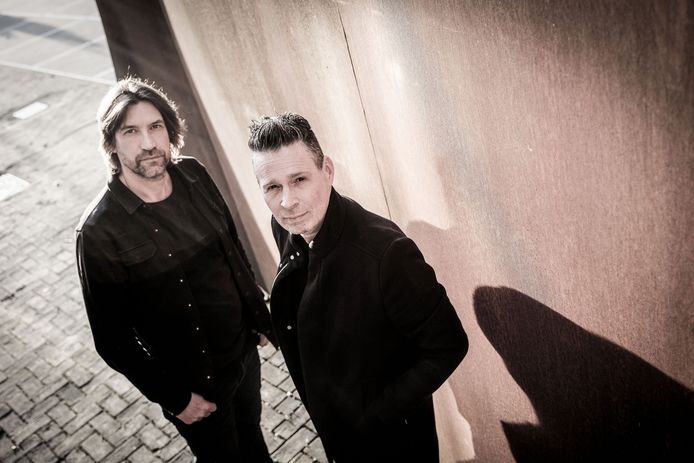 Gerwin Ruesink (links) en Marcel Geven, oprichters van de bekende Achterhoekse band Crystal Dream die dertig jaar bestaat.