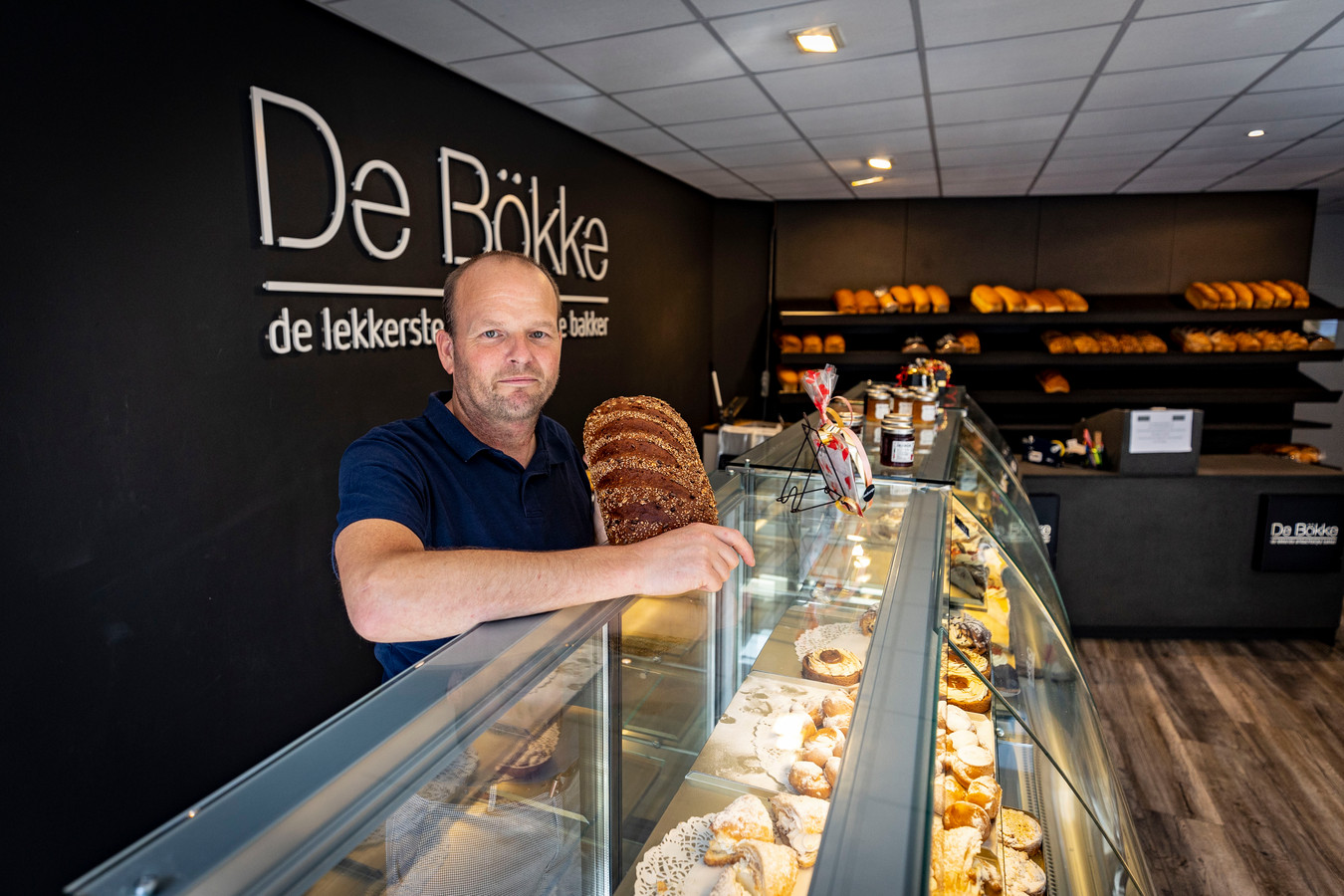 Arjan Kreuwel moet wegens een groot personeelstekort en zijn eigen gezondheid noodgedwongen de bakkerij sluiten.