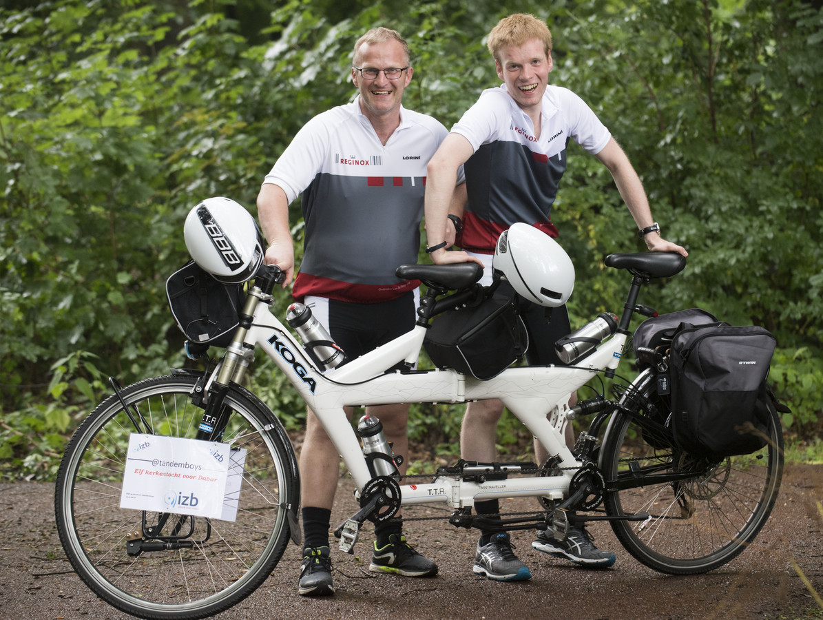 'Tandemboys' uit Rijssen fietsen voor het goede doel Foto tubantia.nl