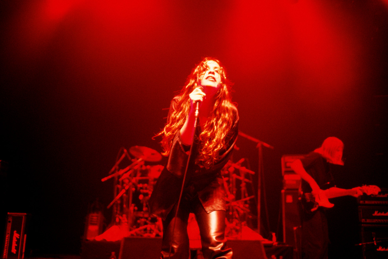 Alanis Morissette live in 1995, het jaar waarin haar album ‘Jagged Little Pill’ uitkwam. Beeld Redferns