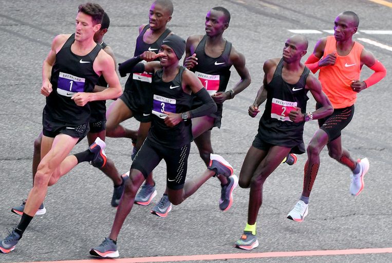 aangrenzend touw Gronden Marathon onder 2 uur lopen mislukt: Kipchoge was 26 seconden te langzaam
