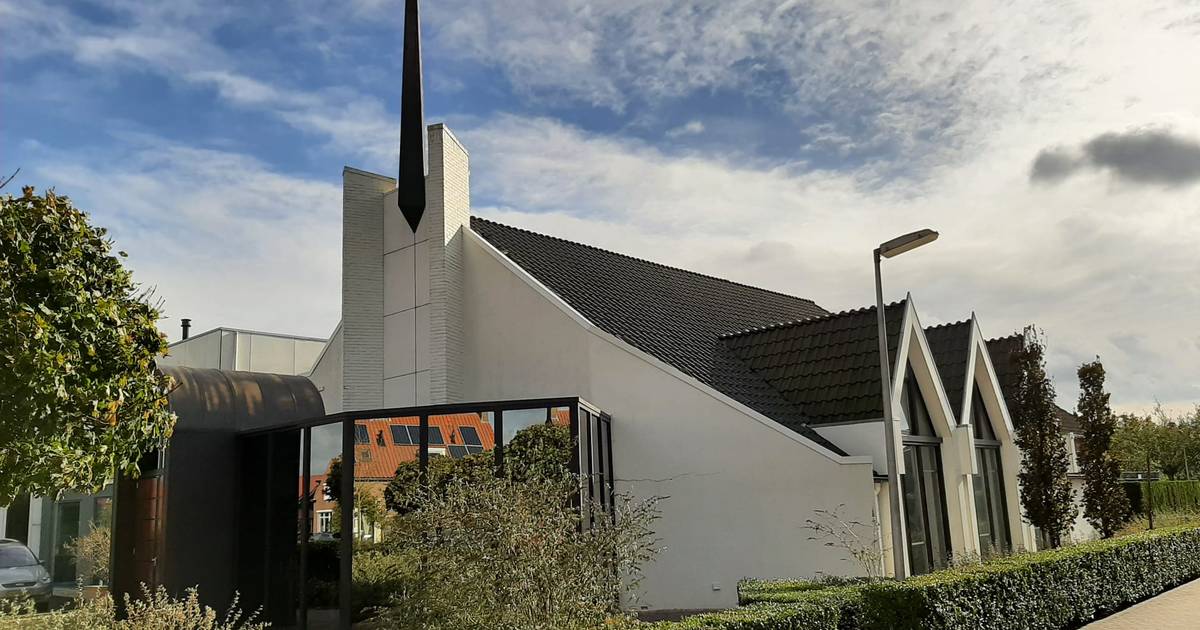 Gereformeerde gemeente Nieuwdorp bouwt nieuwe kerk: ‘In een bank voor tien zitten nu twaalf mensen’