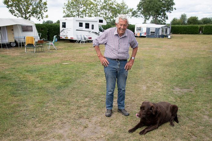 Dorus 'Spieker' Jansen met hond Micky.
