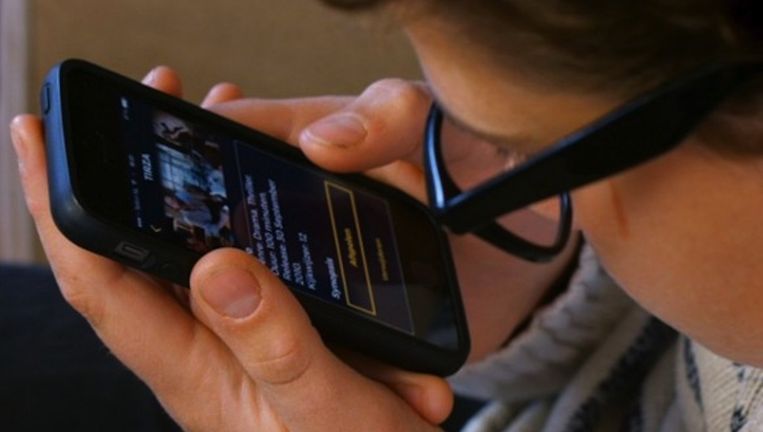 Via een speciale app is de begeleiding synchroon met de uitzendingen te beluisteren. Beeld Watson