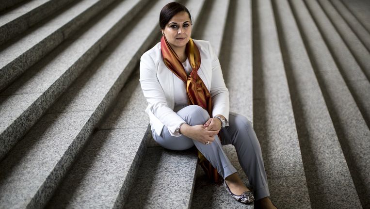 Portret van de Nederlandse econoom Karima Kourtit. Aan de Vrije Universiteit werd ze beschuldigd van plagiaat. Beeld Julius Schrank