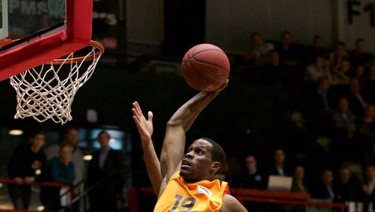 Het Zoemt Rond De Lange Mannen De Volkskrant