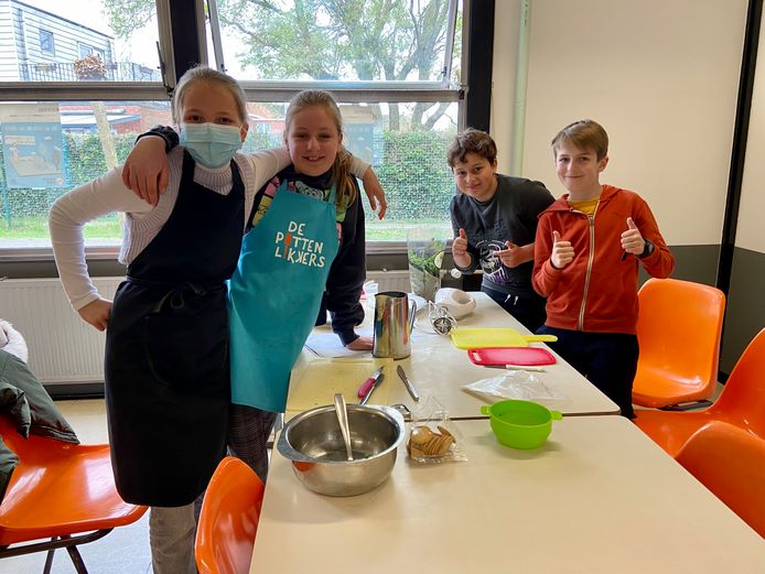 De kinderen bereidden met veel plezier de spreads