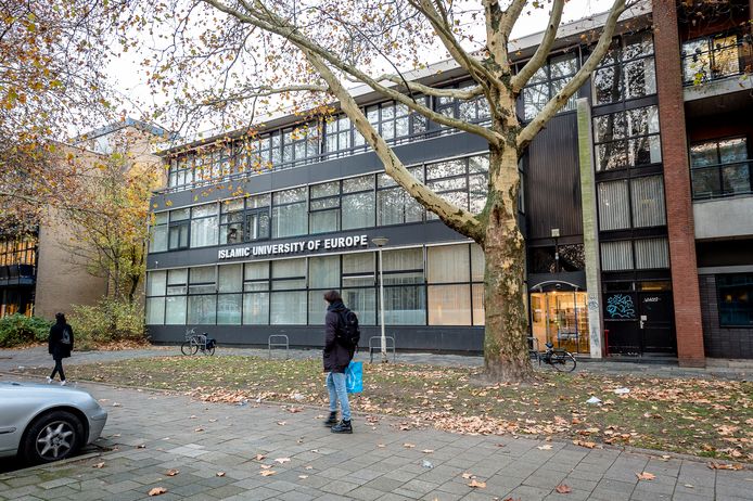 De vroegere Islamitische Universiteit van Europa aan de Statenweg in Rotterdam. De onderwijsinstelling ging failliet.