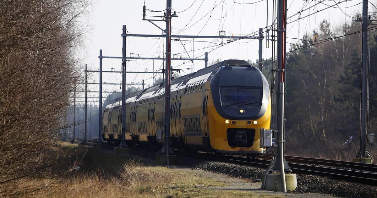 Geen treinen tussen Eindhoven en Boxtel na aanrijding, hulpdiensten met spoed naar Strijp-S.