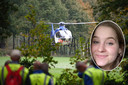 De politiehelikopter vertrekt vanaf een grasveld nabij evenementenlocatie Westerbouwing in Oosterbeek. De heli wordt ingezet bij de zoektocht naar het vermiste 17-jarige meisje.