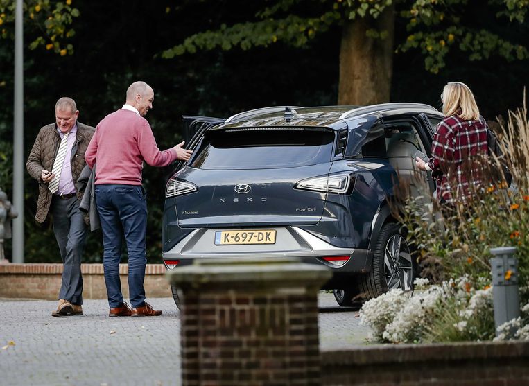  Gert-Jan Segers (ChristenUnie) en Sigrid Kaag (D66) verlaten het Catshuis na afloop van eerdere formatiegesprekken. Beeld ANP
