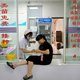 Volkskrant Avond: Vaccinatiedrama in China: 'Mijn 8-jarige zoon kan niet lopen, eten of praten' | Op pad met een droogtecontroleur